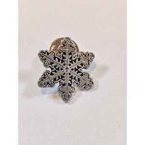 Snowflake Silverstone Detailed Hat Lapel Pinback Pin Winter Snow